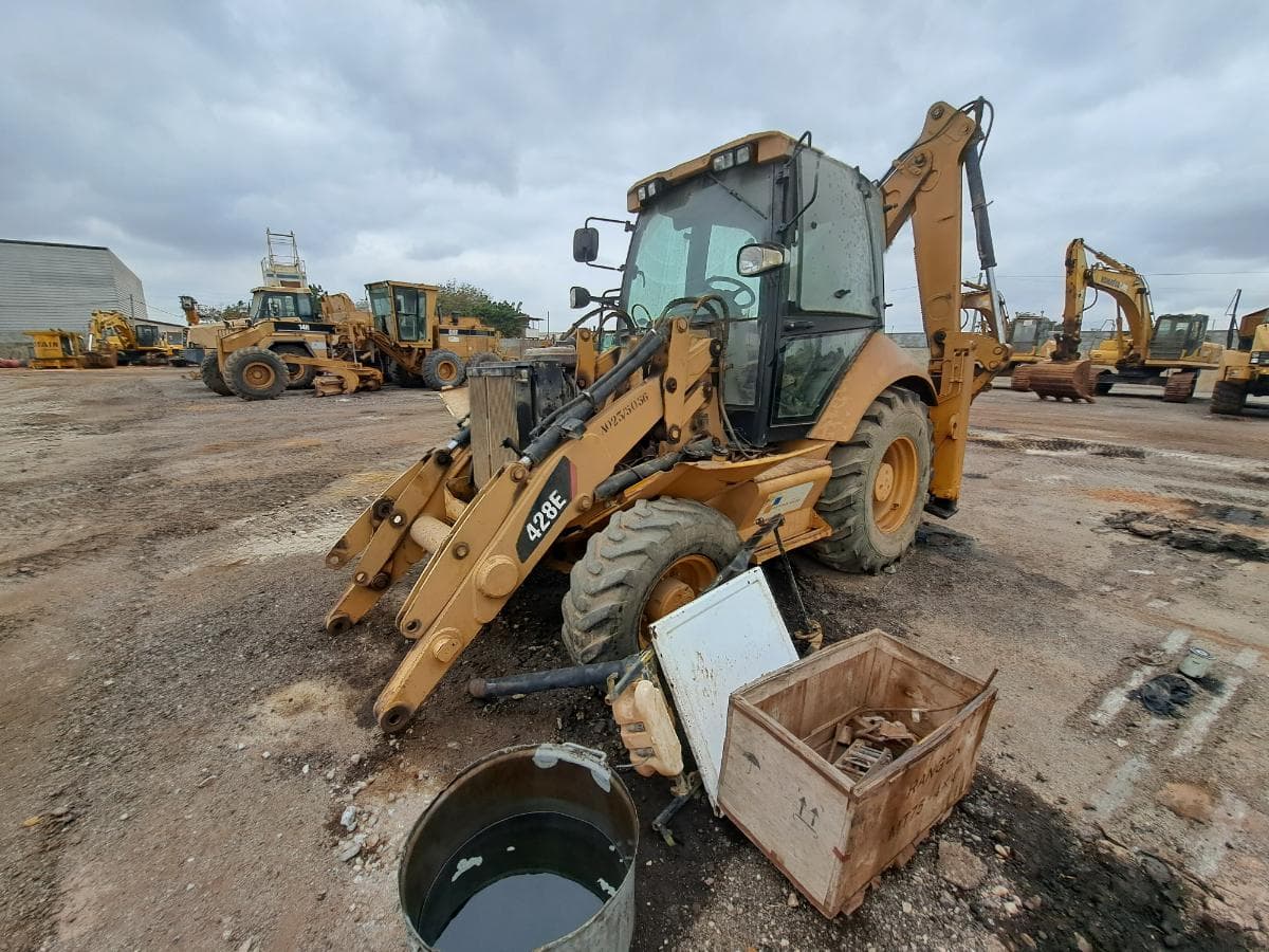 Retroescavadora CATERPILLAR 428 D · Viana — imagen 8