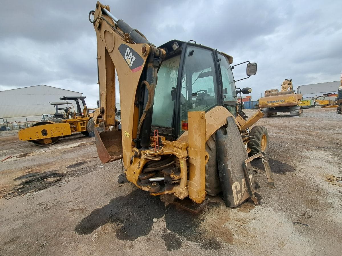Retroescavadora CATERPILLAR 428 D · Viana — imagen 3