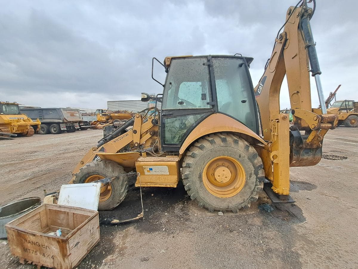 Retroescavadora CATERPILLAR 428 D · Viana — imagen 5
