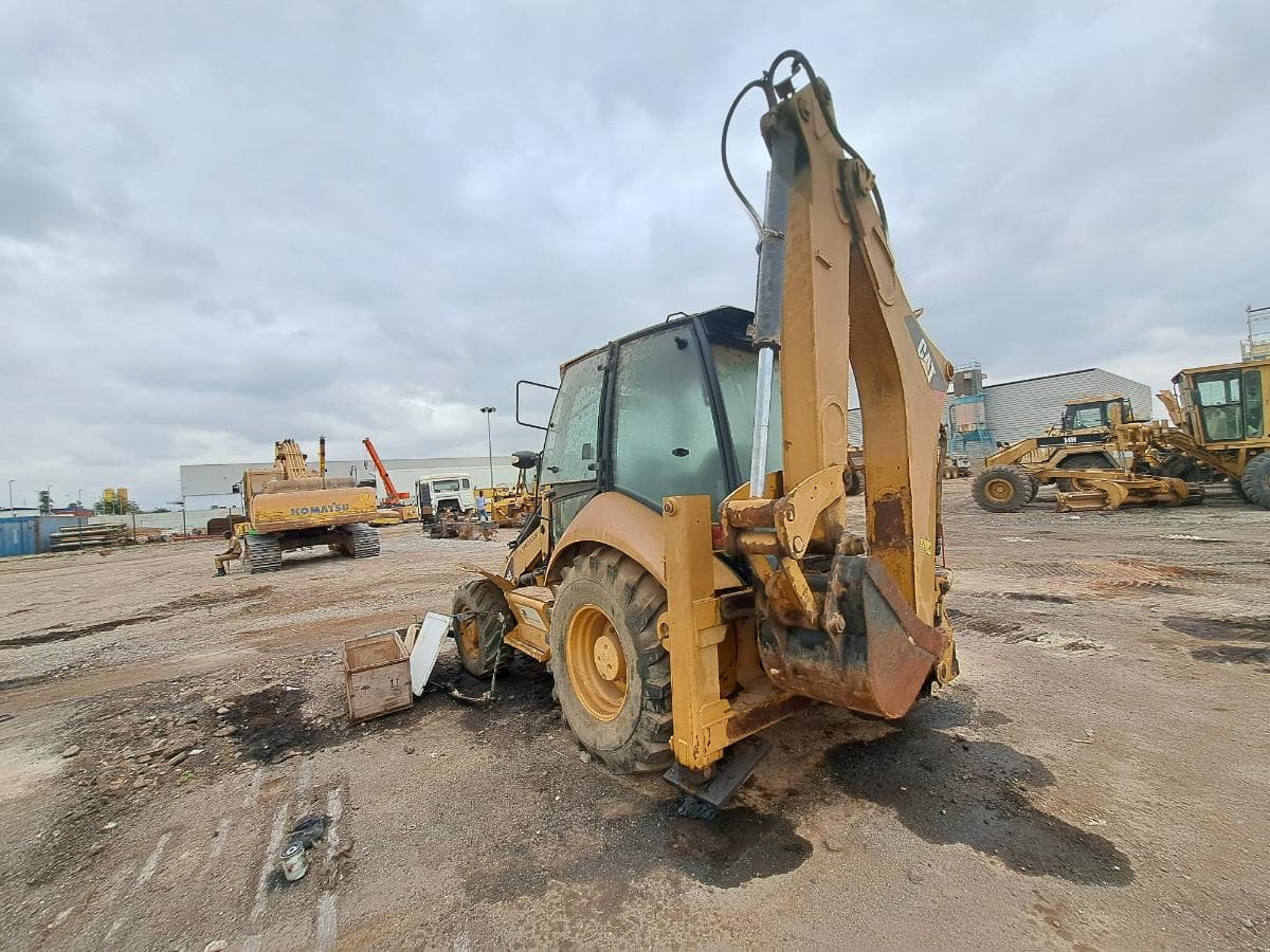 Retroescavadora CATERPILLAR 428 D · Viana — imagen 7