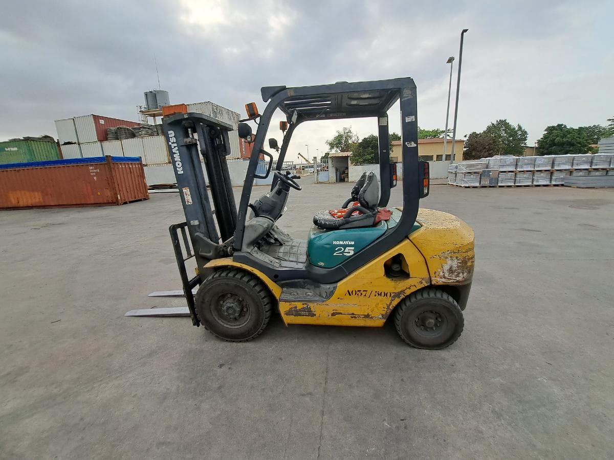 Empilhador KOMATSU FD25T-16 · Viana — image 7