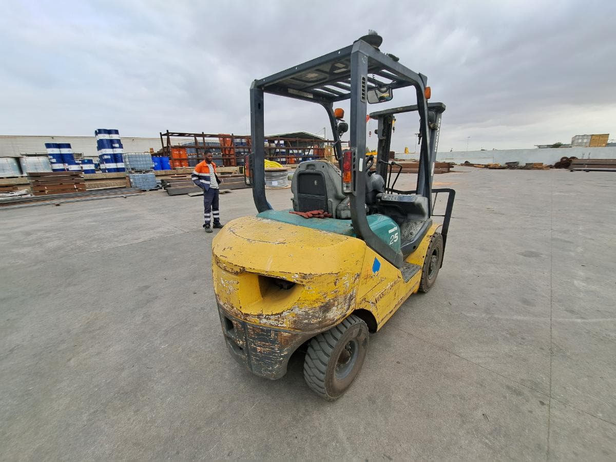 Empilhador KOMATSU FD25T-16 · Viana — image 5