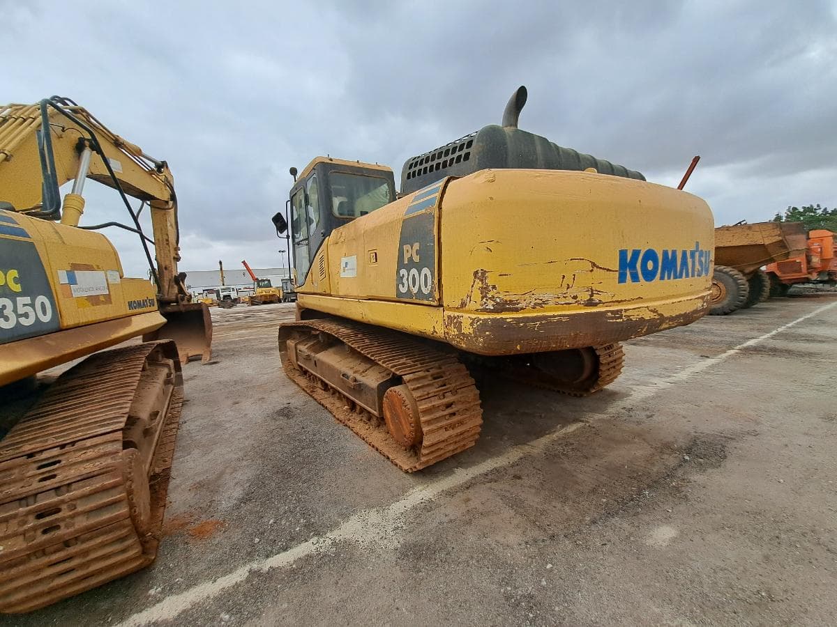Escavadorade de Rastos (30T) KOMATSU PC300-7 · Viana — image 2