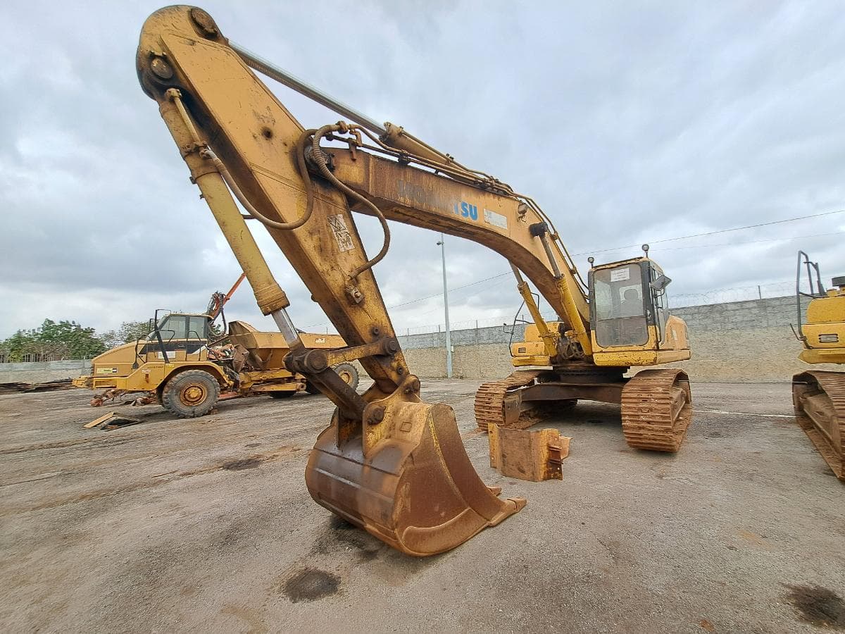 Escavadorade de Rastos (30T) KOMATSU PC300-7 · Viana — image 1