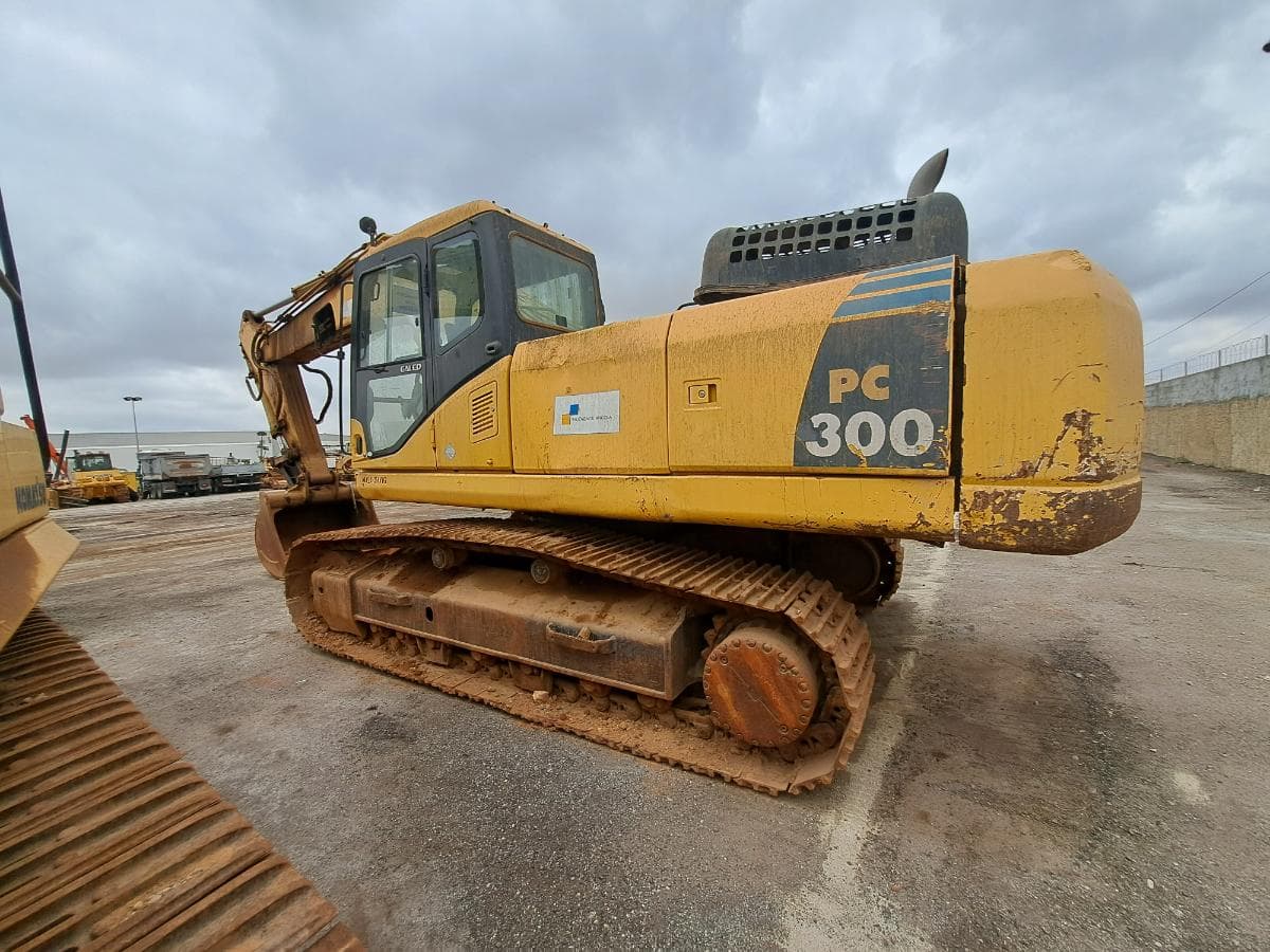 Escavadorade de Rastos (30T) KOMATSU PC300-7 · Viana — image 8
