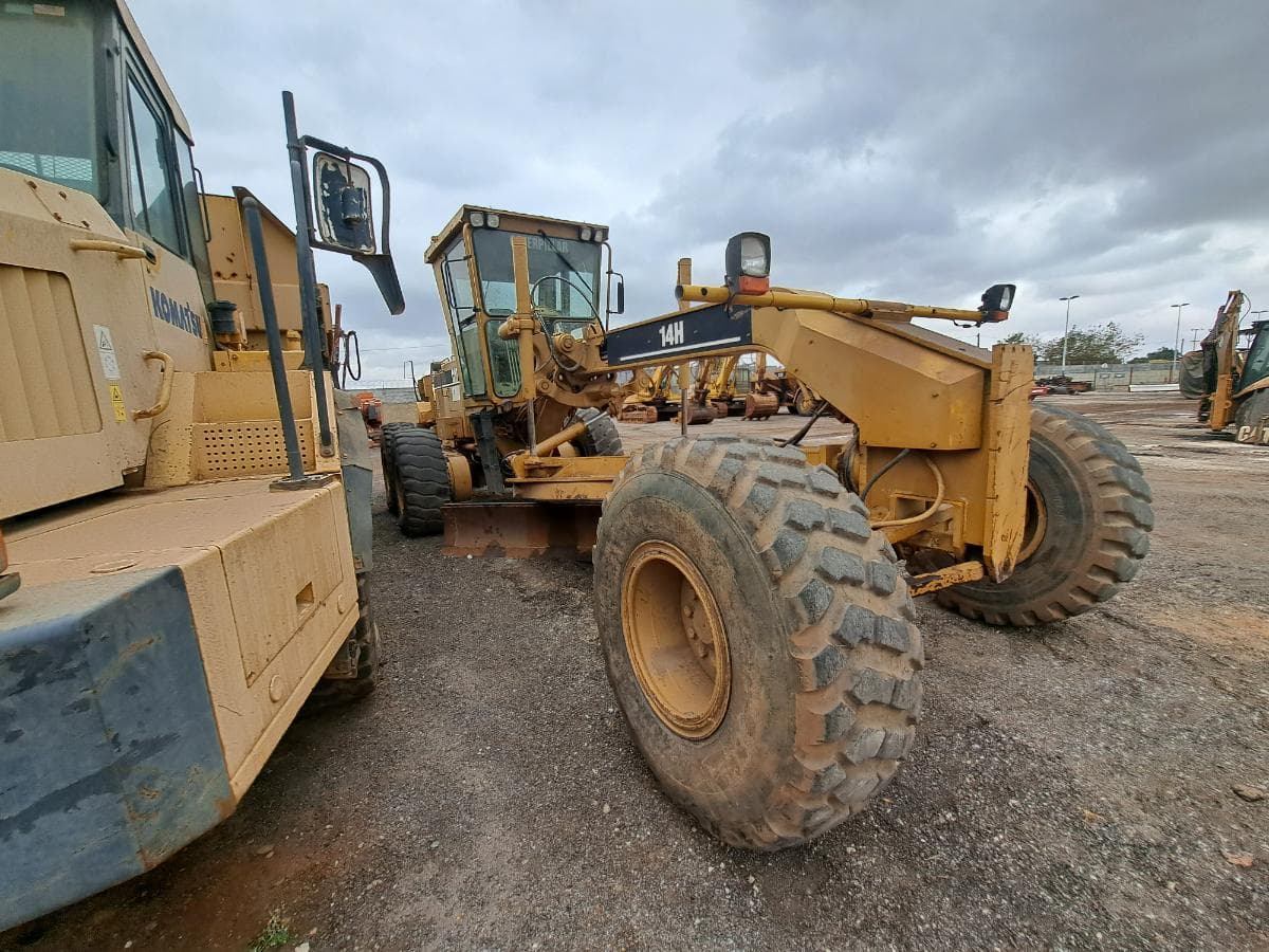 Motoniveladora CATERPILLAR · Viana — image 2
