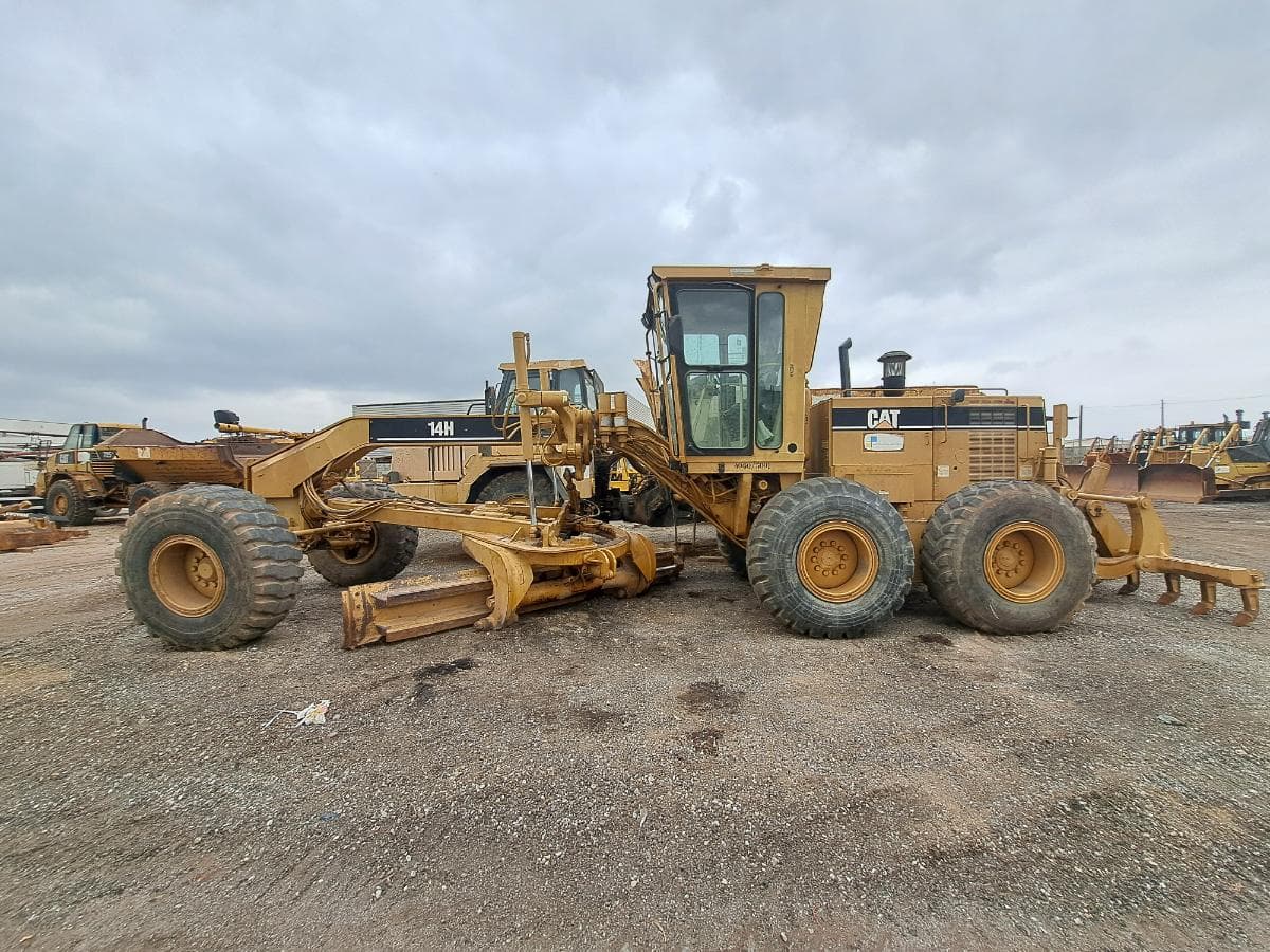 Motoniveladora CATERPILLAR · Viana — image 7