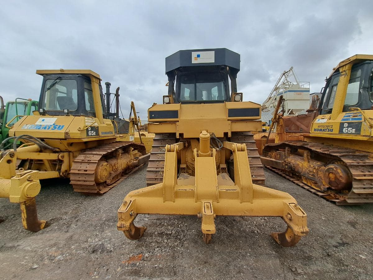 Bulldozer CATERPILLAR D6 R3 DS · Viana — imagen 7