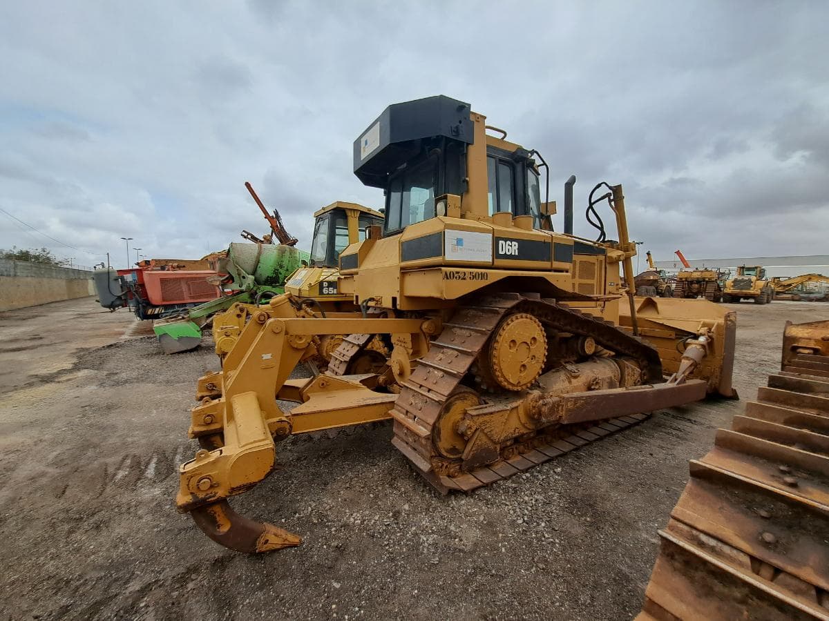 Bulldozer CATERPILLAR D6 R3 DS · Viana — imagen 3