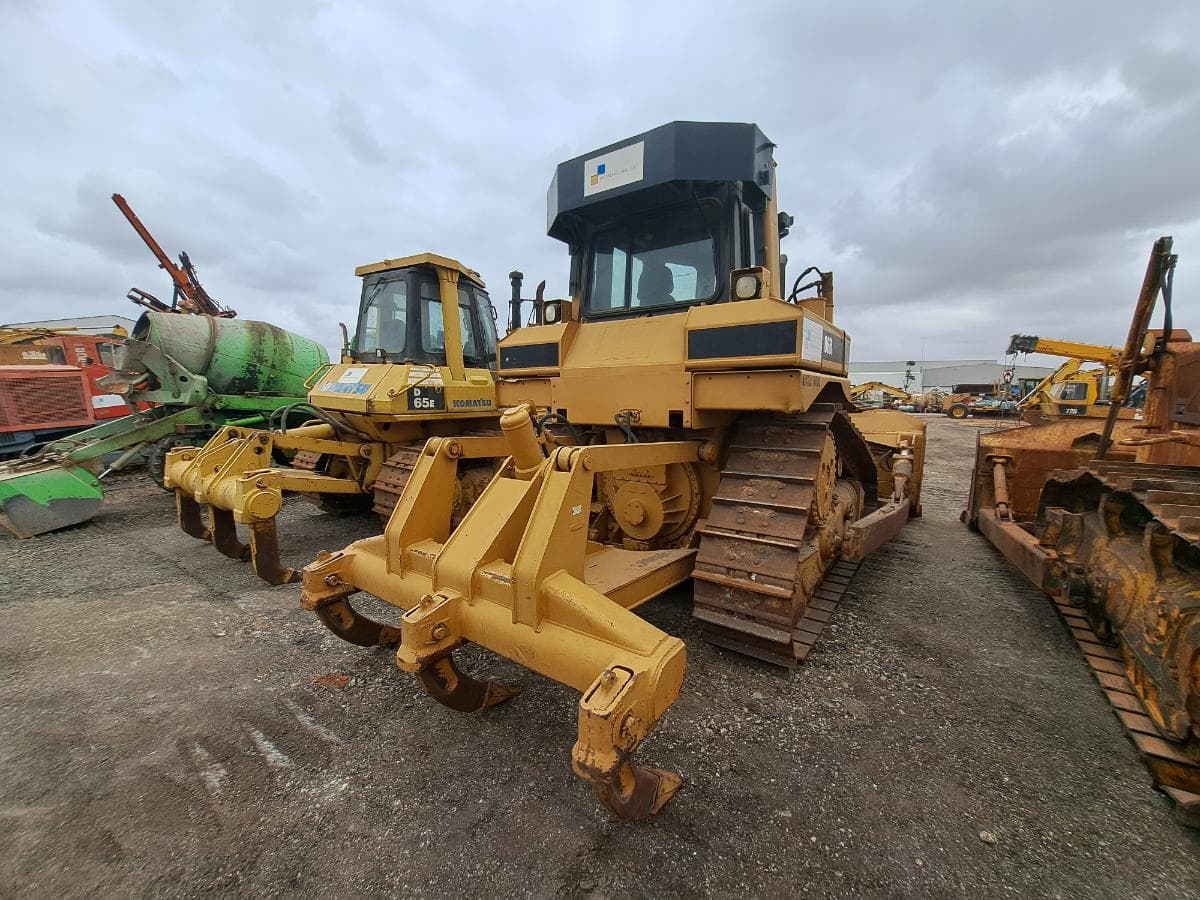 Bulldozer CATERPILLAR D6 R3 DS · Viana — imagen 8