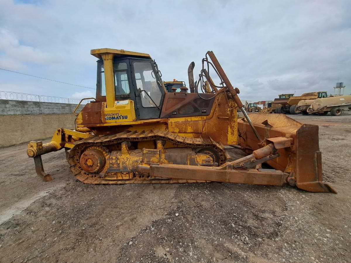 Bulldozer KOMATSU D65E-12 · Viana — image 2