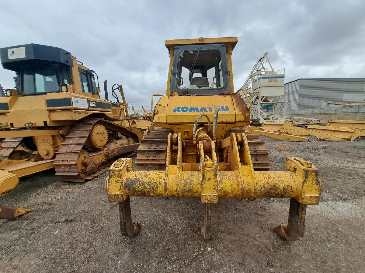 Bulldozer KOMATSU D65E-12 · Viana — image 7