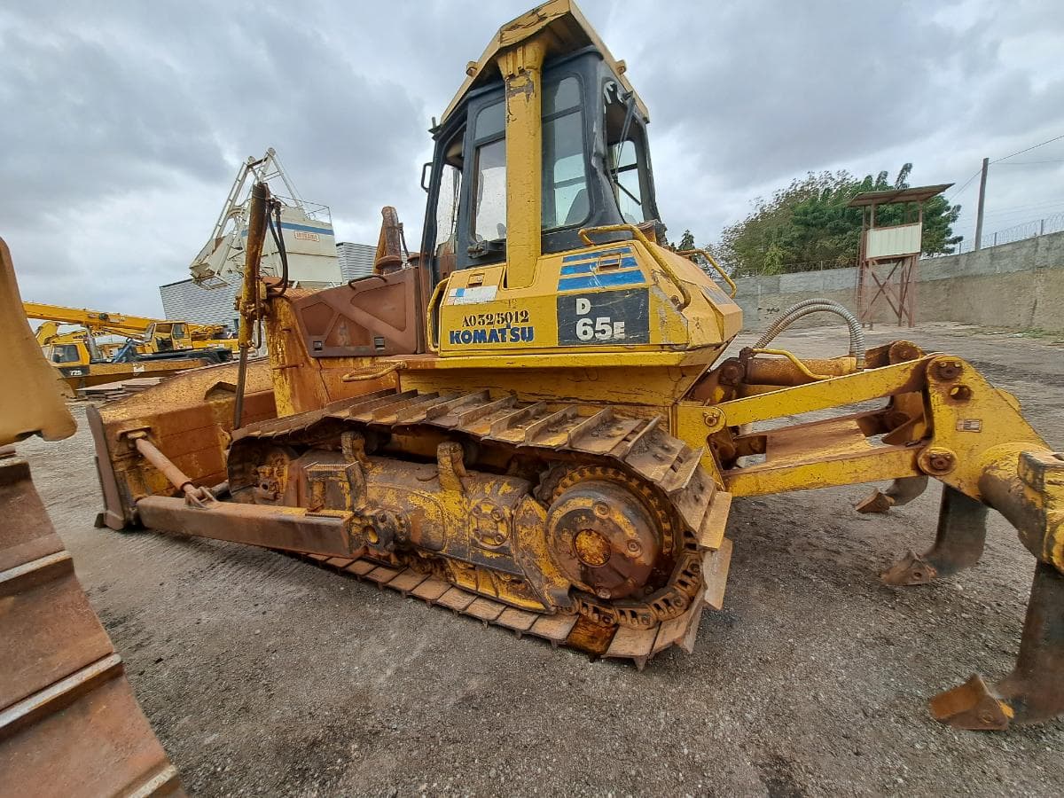 Bulldozer KOMATSU D65E-12 · Viana — image 5
