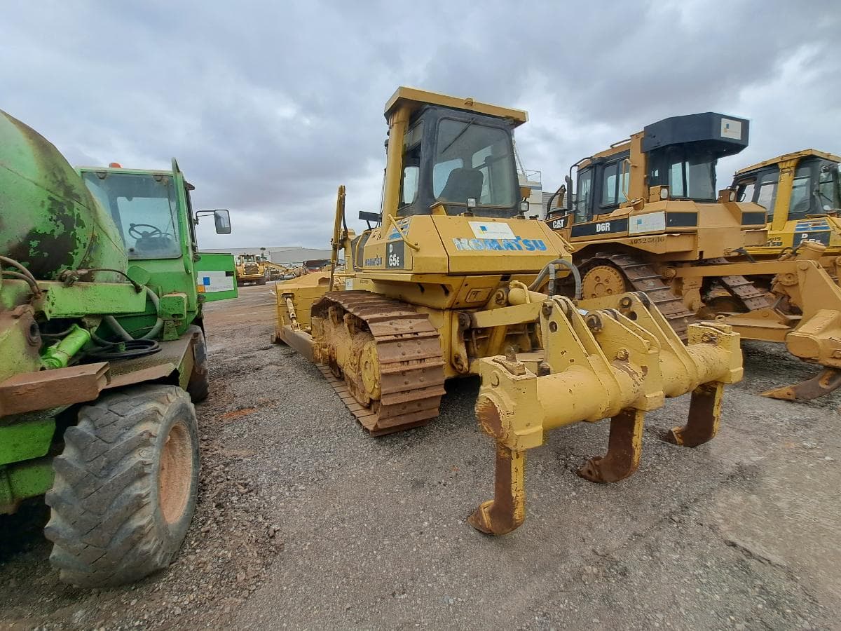 Bulldozer KOMATSU D65E-12 · Viana — image 7