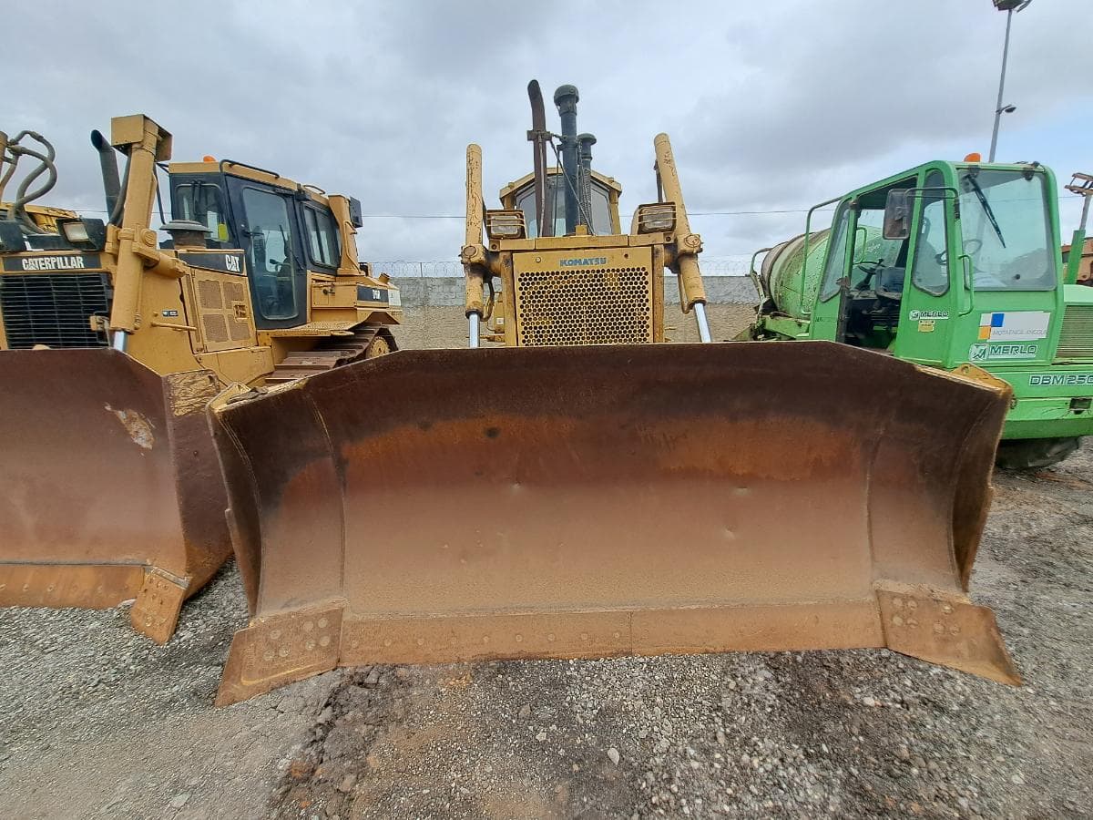 Bulldozer KOMATSU D65E-12 · Viana — image 5