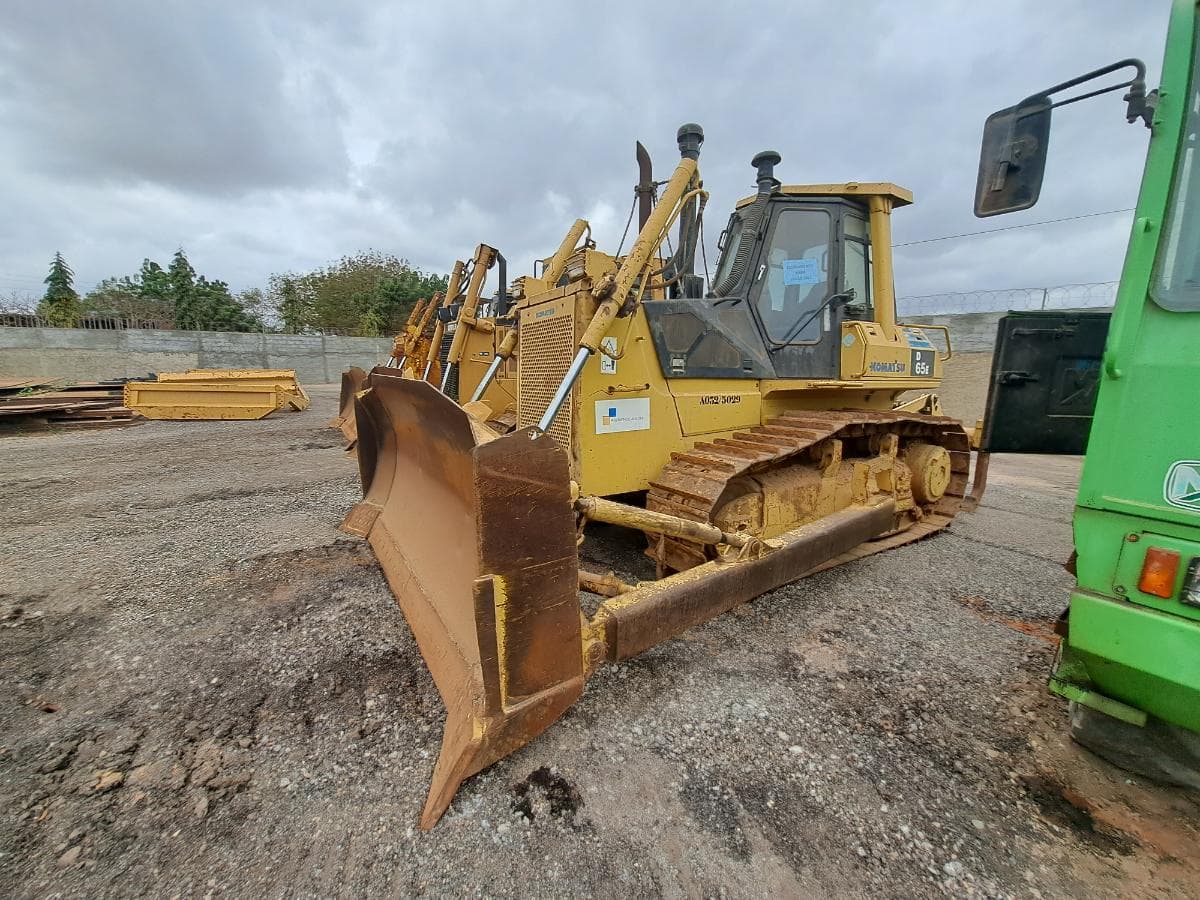 Bulldozer KOMATSU D65E-12 · Viana — image 4