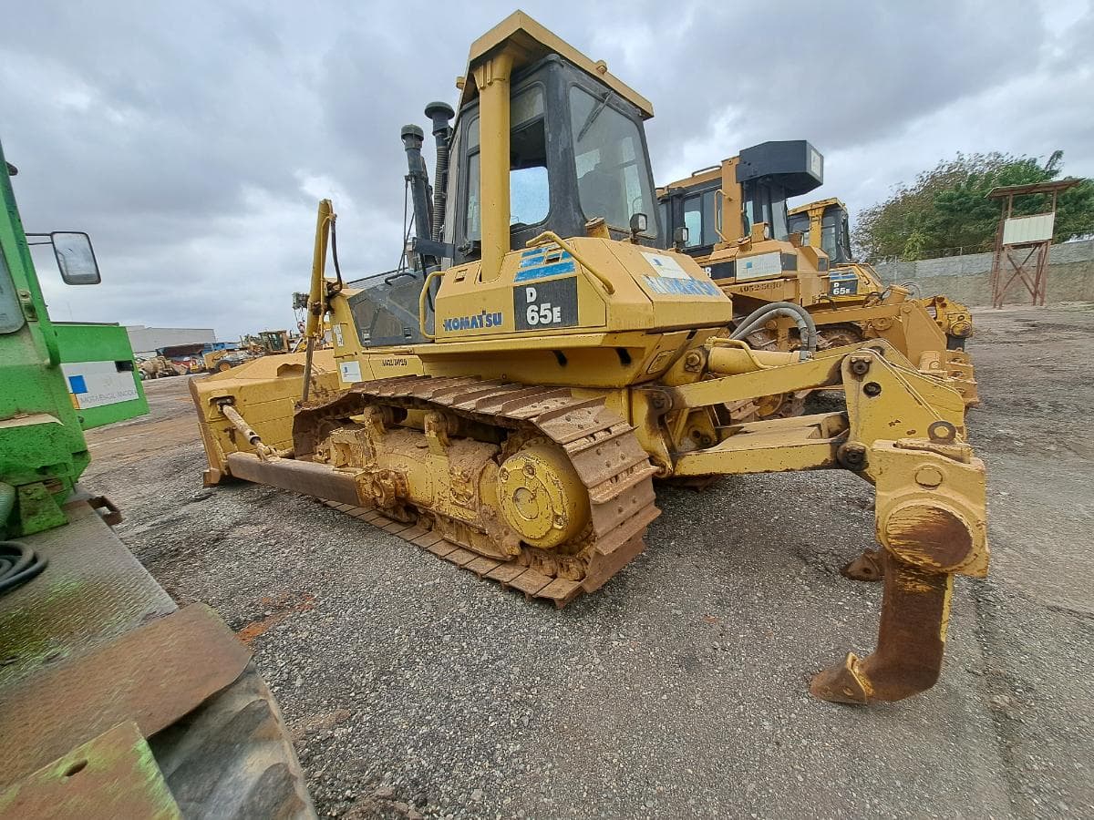 Bulldozer KOMATSU D65E-12 · Viana — image 6