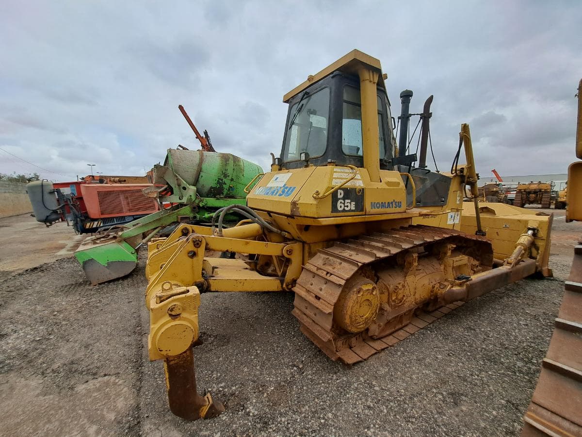 Bulldozer KOMATSU D65E-12 · Viana — image 8