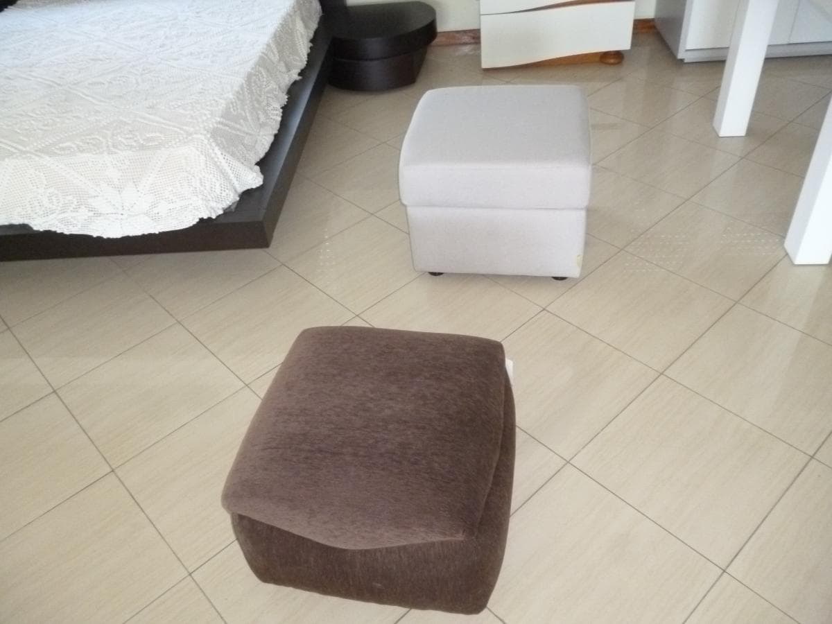 Sofá, pufs e mesas de centro — imagem 2
