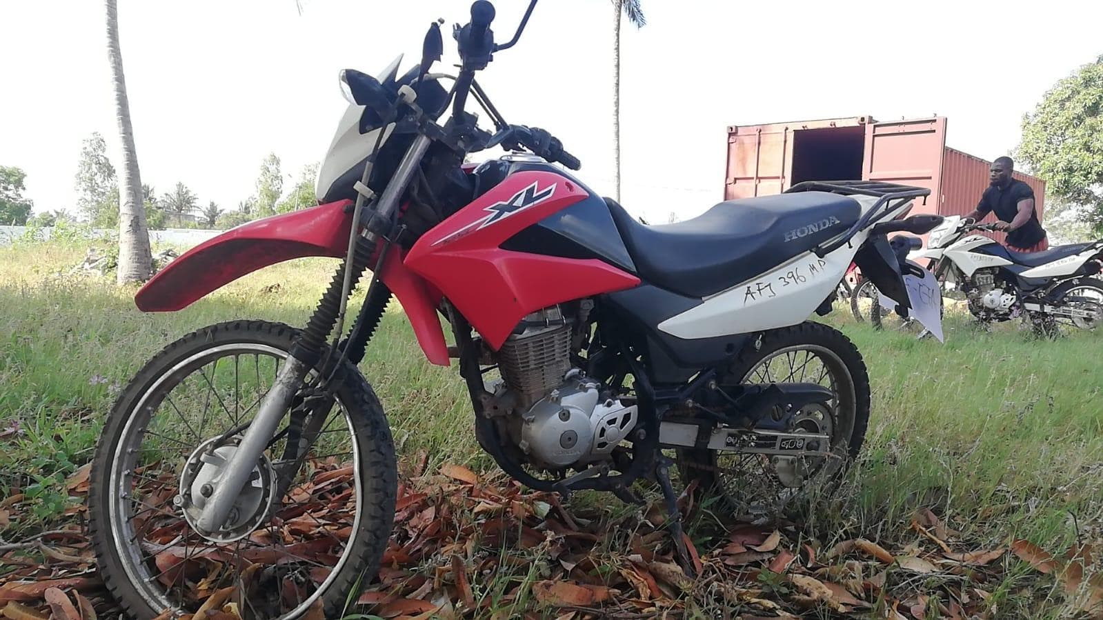 Motorizada de marca Honda XL LEK ·