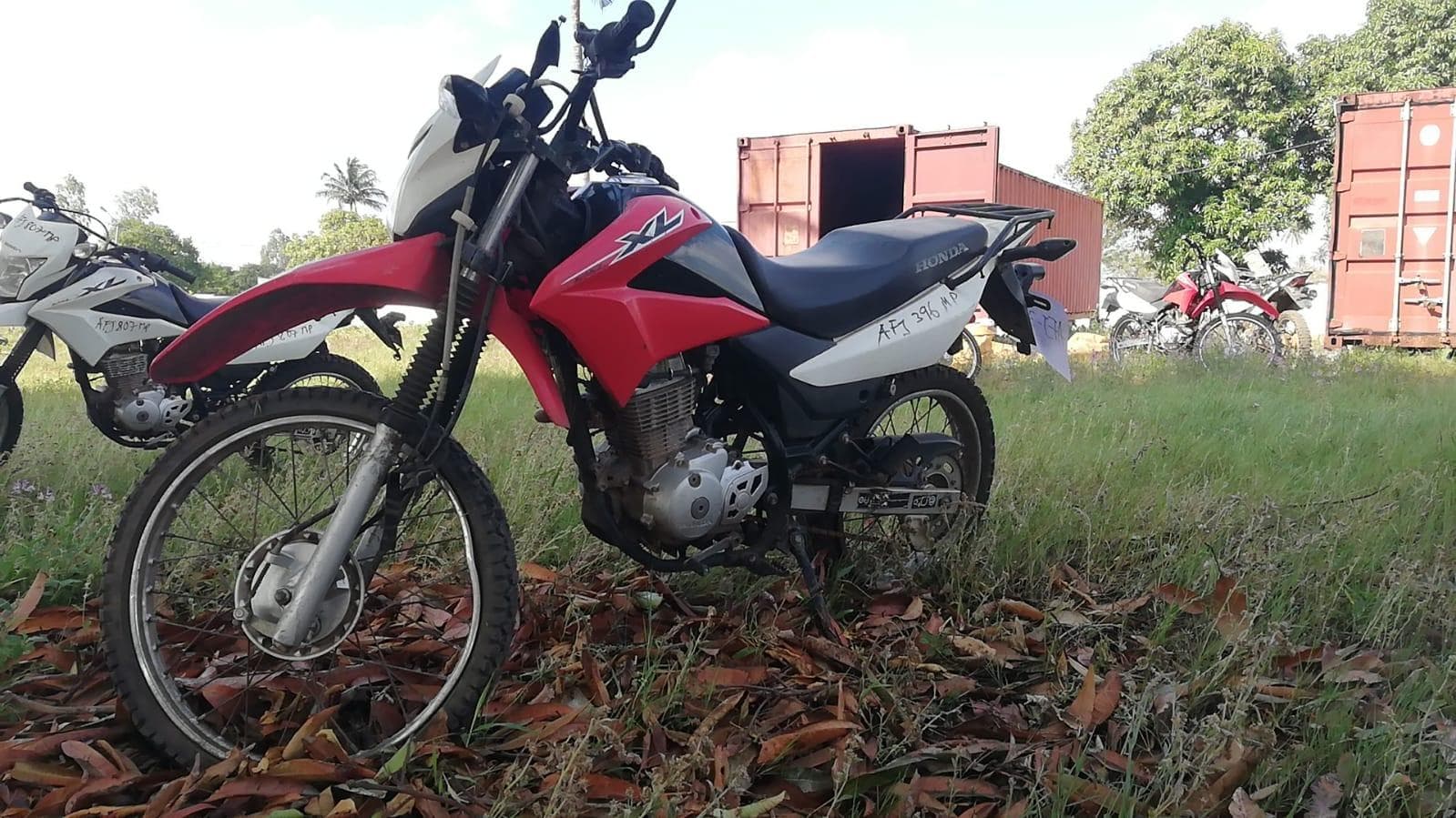 Motorizada de marca Honda XL LEK · — imagem 2