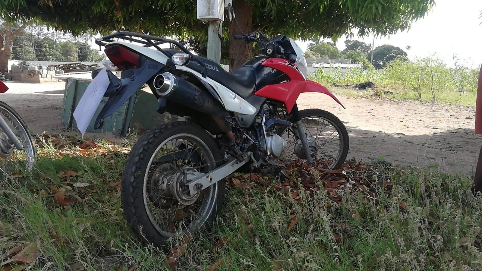 Motorizada de marca Honda XL LEK · — imagem 5