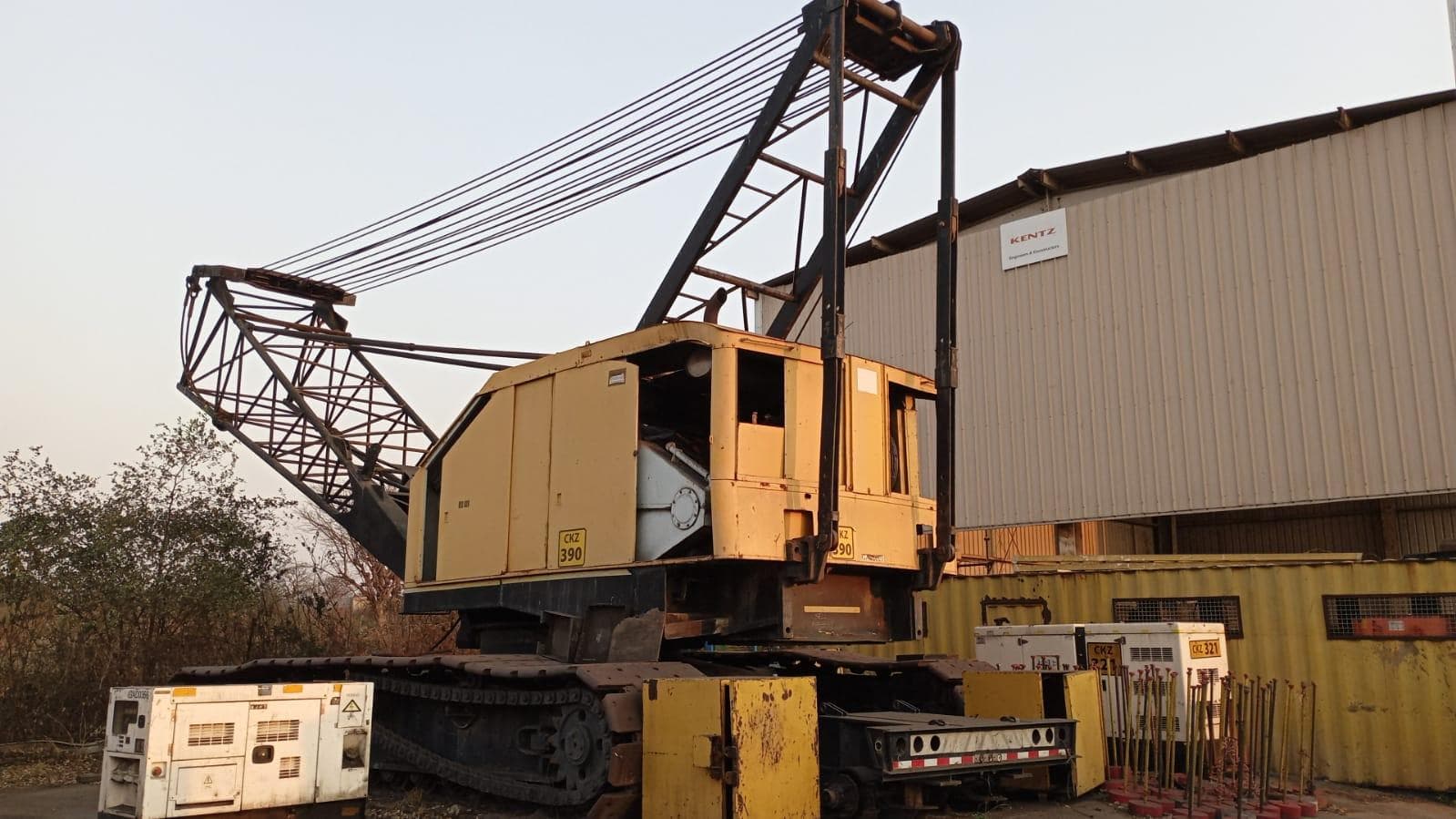 GRUA - CRANE ·