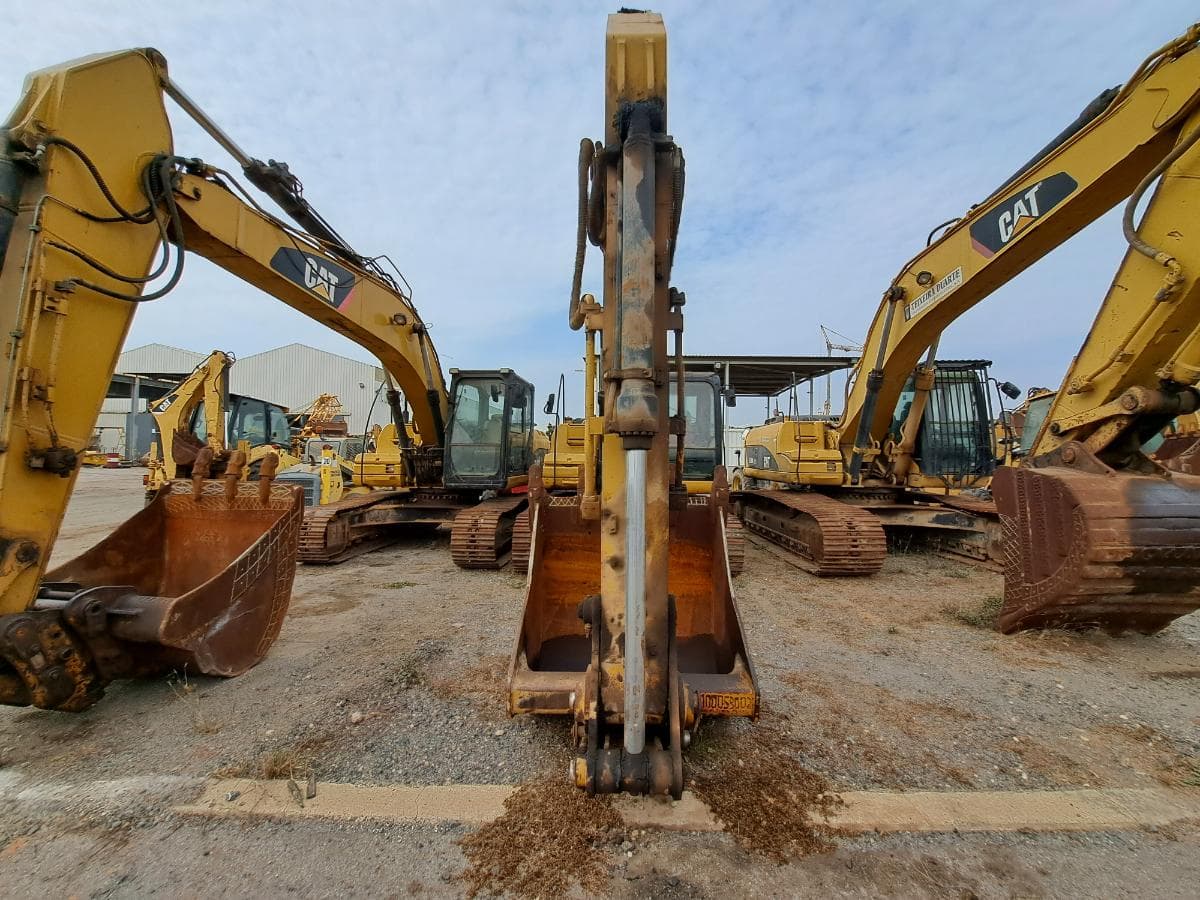 Escavadora (20 Ton.) CATERPILLAR 320D · Viana — image 6