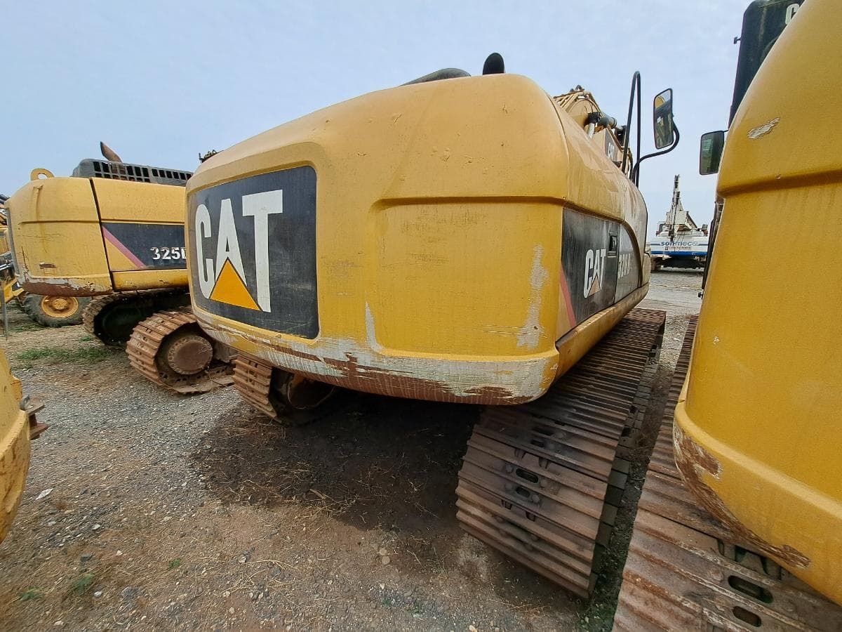 Escavadora (20 Ton.) CATERPILLAR 320D · Viana — image 3