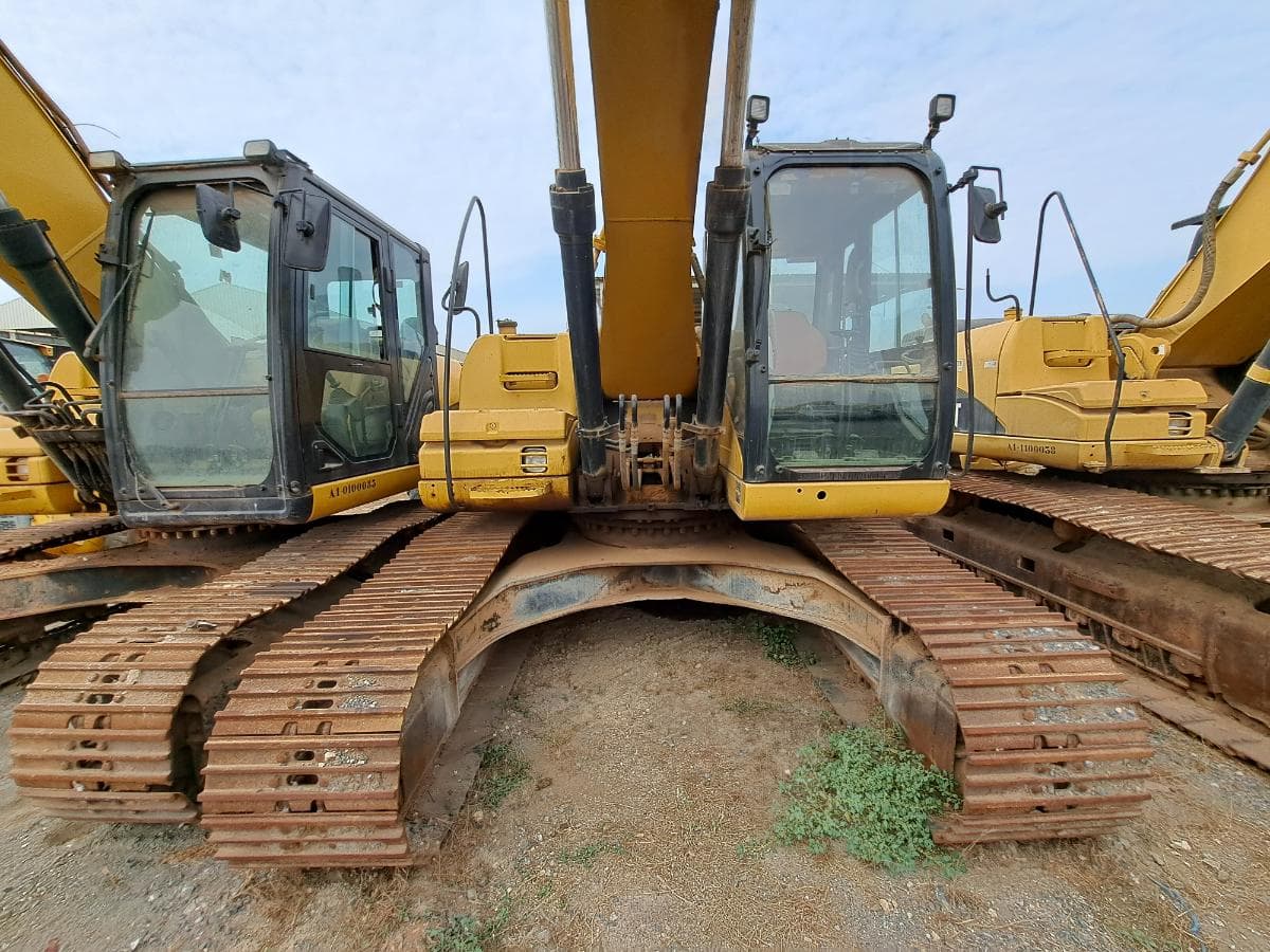 Escavadora (20 Ton.) CATERPILLAR 320D · Viana — image 5