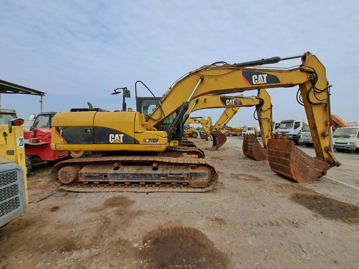 Escavadora (25 Ton.) CATERPILLAR 323D L · Viana — imagen 5