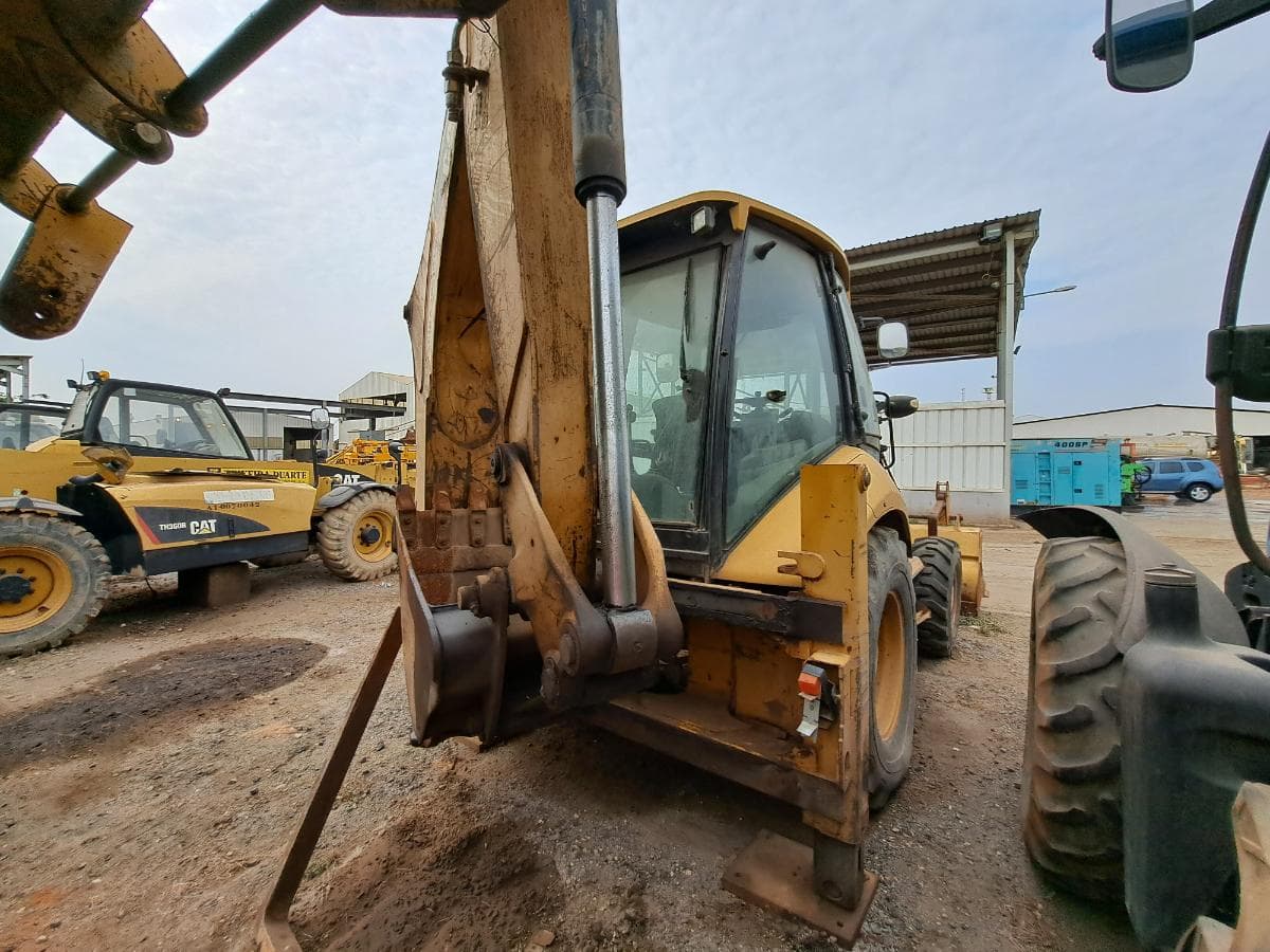 Retroescavadora (9 Ton.) CATERPILLAR 428F · Viana — image 6
