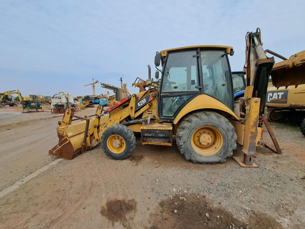Retroescavadora (9 Ton.) CATERPILLAR 428F · Viana — image 5