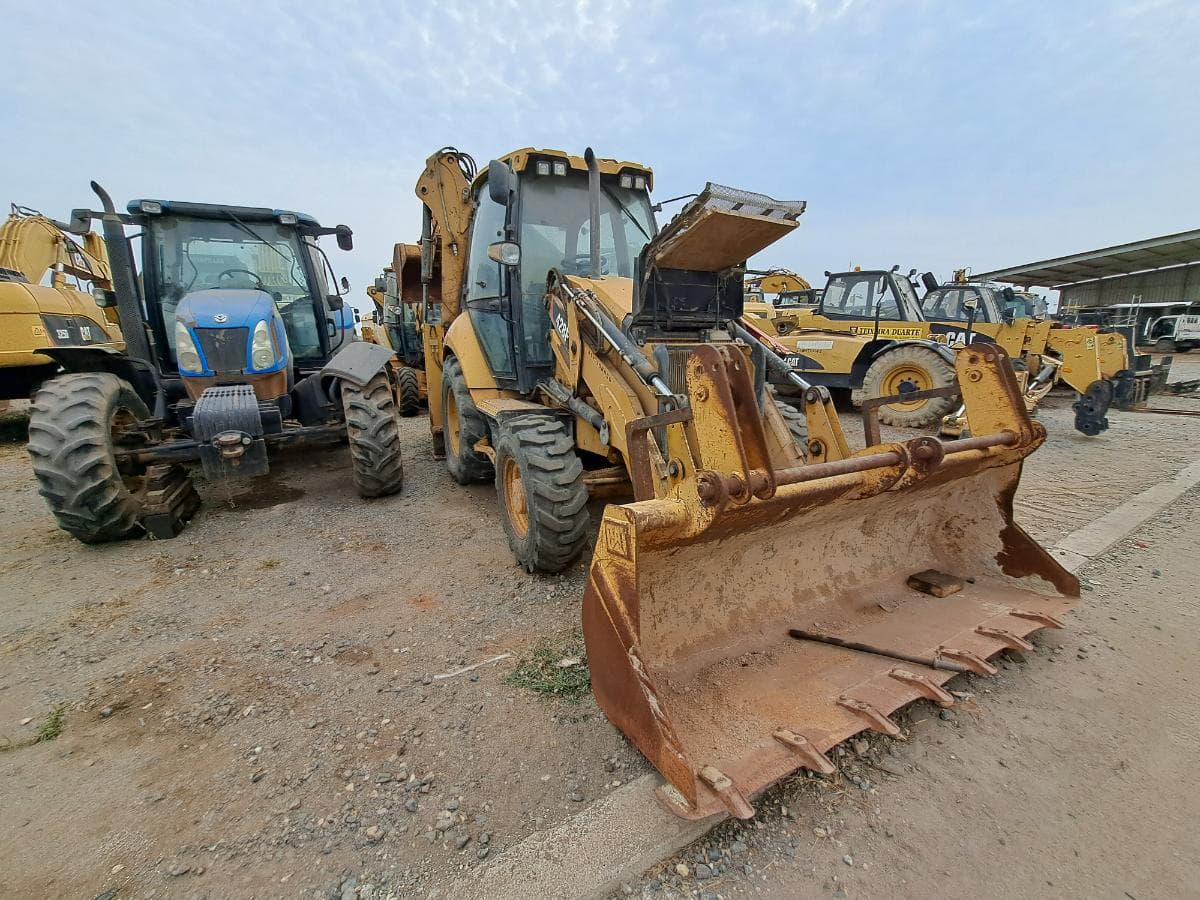 Retroescavadora (9 Ton.) CATERPILLAR 428F · Viana — image 4