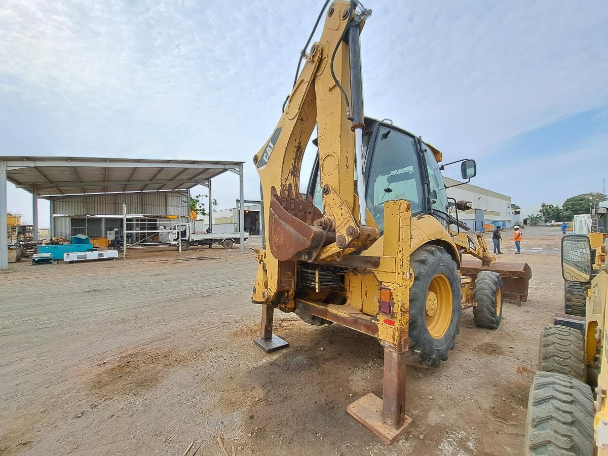 Pelleuse chargeuse (9 Ton.) CATERPILLAR 428E · Viana — image 7