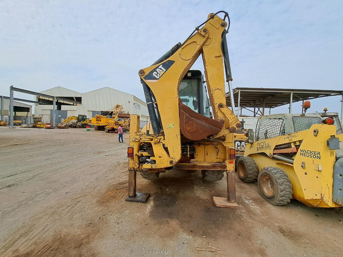 Pelleuse chargeuse (9 Ton.) CATERPILLAR 428E · Viana — image 5