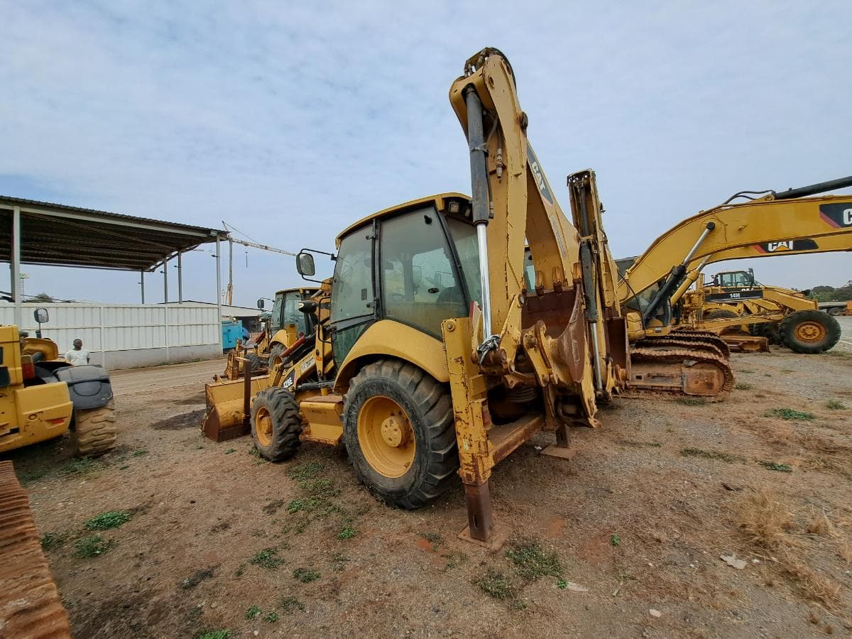 Retroescavadora (9 Ton.) CATERPILLAR 428E · Viana — imagen 2