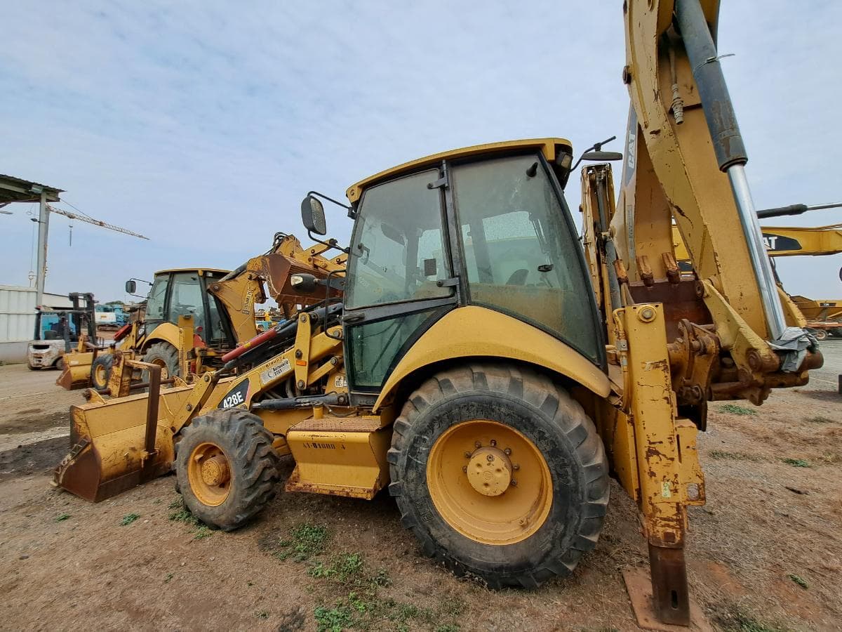 Retroescavadora (9 Ton.) CATERPILLAR 428E · Viana — imagen 6