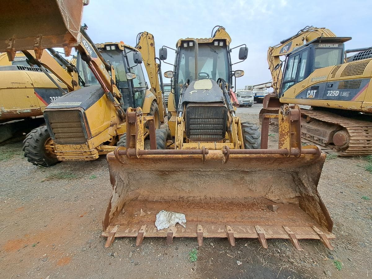 Retroescavadora (9 Ton.) CATERPILLAR 428E · Viana — imagen 3