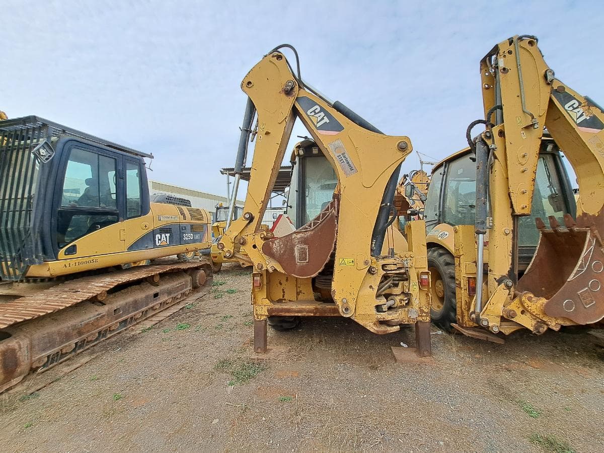 Retroescavadora (9 Ton.) CATERPILLAR 428E · Viana — imagen 4