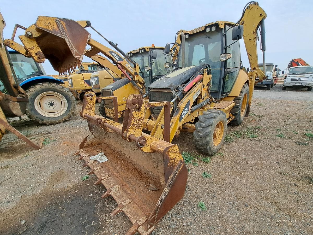 Retroescavadora (9 Ton.) CATERPILLAR 428E · Viana
