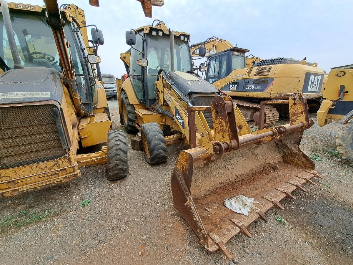 Retroescavadora (9 Ton.) CATERPILLAR 428E · Viana — imagen 7