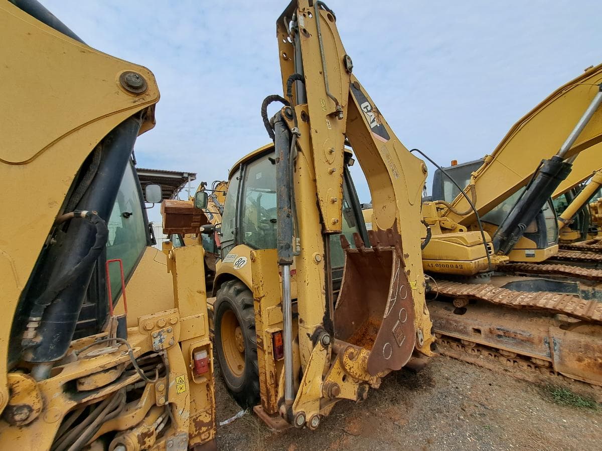 Retroescavadora (9 Ton.) CATERPILLAR 428E  · Viana — imagen 4