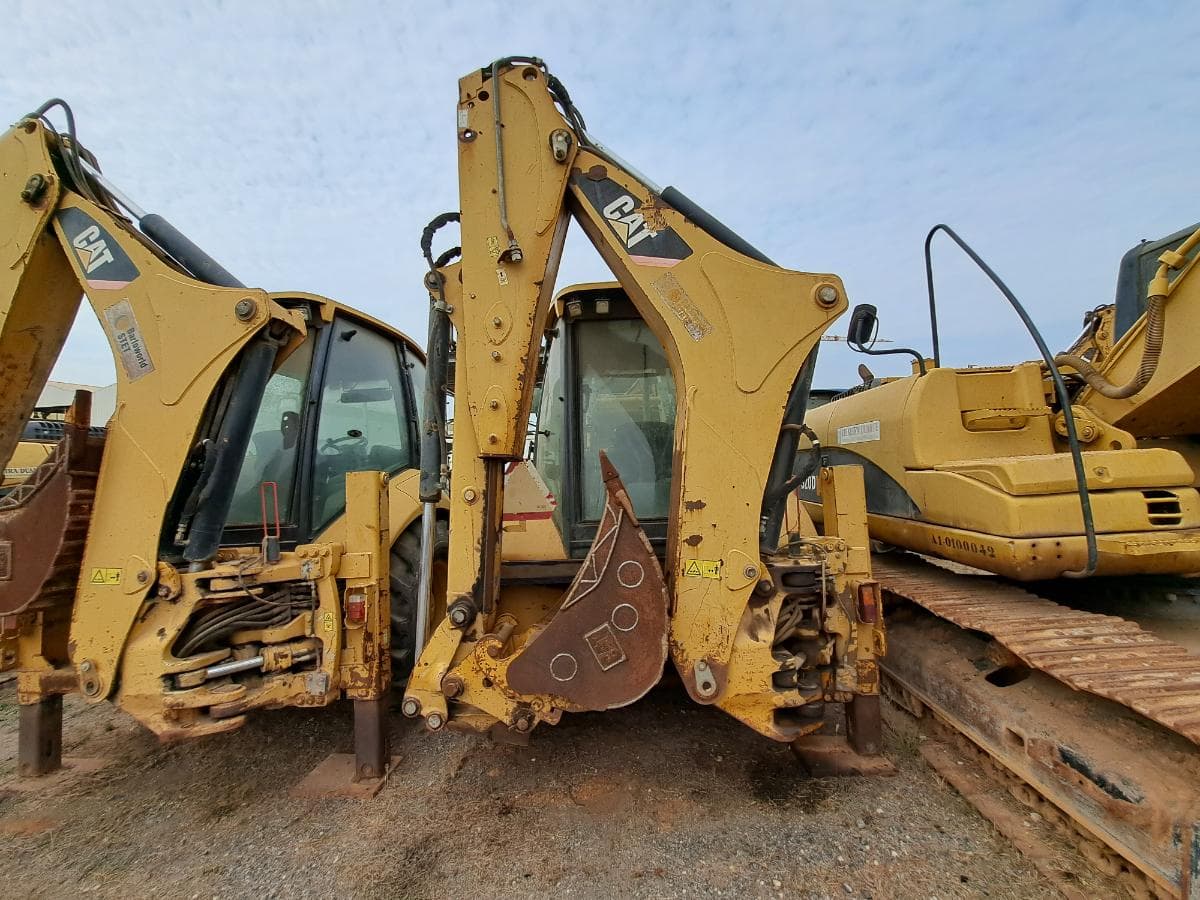 Retroescavadora (9 Ton.) CATERPILLAR 428E  · Viana — imagen 2