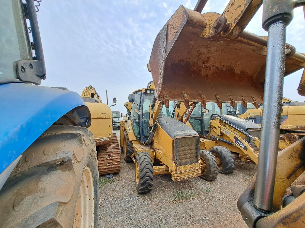 Retroescavadora (9 Ton.) CATERPILLAR 428E  · Viana — imagen 6