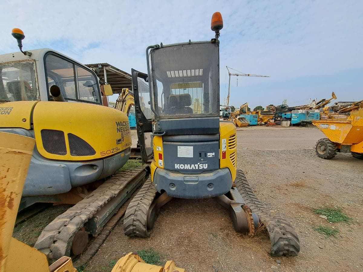 Mini giratória (4 Ton.) KOMATSU PC35MR-2 · Viana — imagen 2