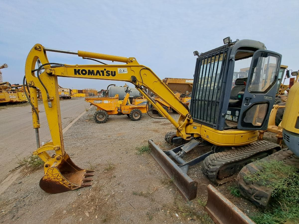 Mini giratória (4 Ton.) KOMATSU PC35MR-2 · Viana — imagen 5
