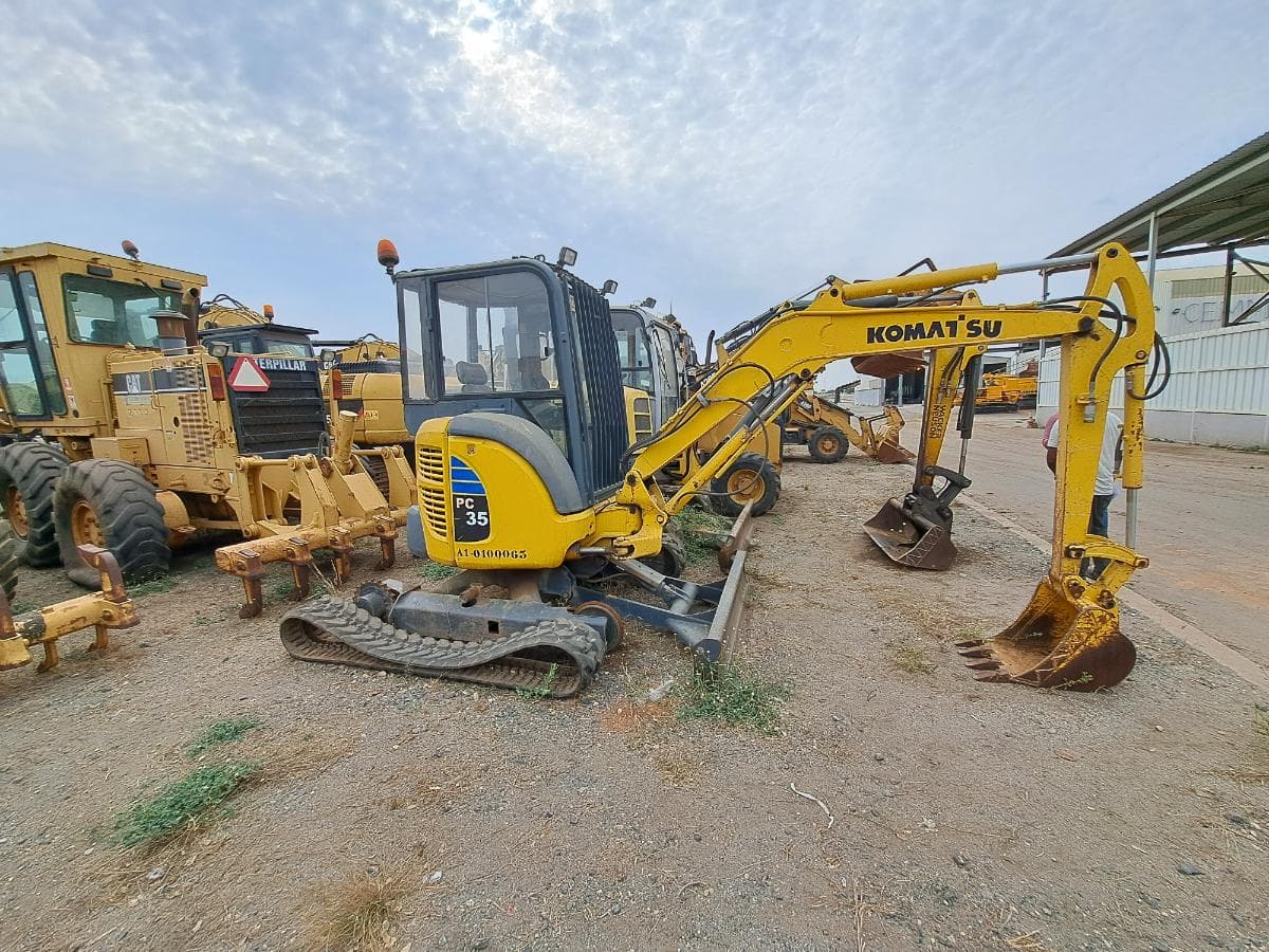 Mini giratória (4 Ton.) KOMATSU PC35MR-2 · Viana — imagen 3