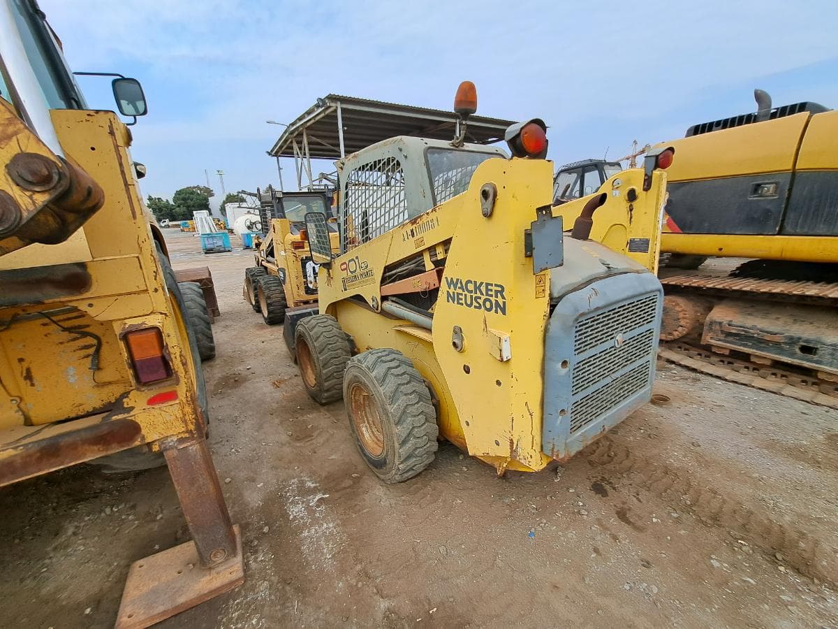 Mini pá carregadora (3 Ton.) WACKER NEUSON 901SP · Viana — image 3