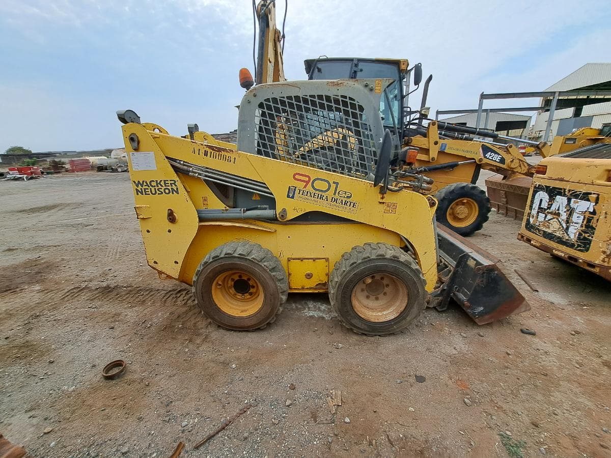 Mini pá carregadora (3 Ton.) WACKER NEUSON 901SP · Viana — image 2